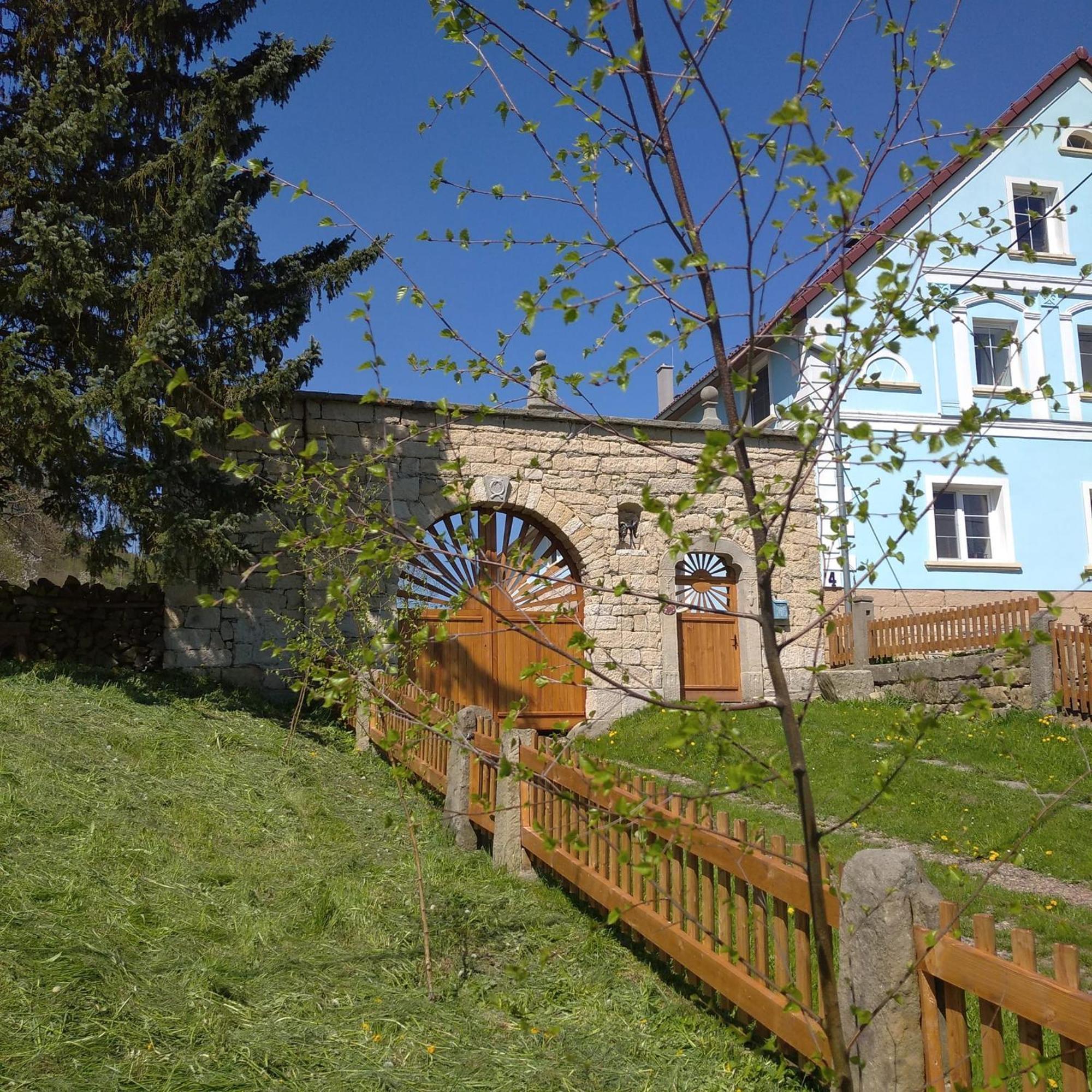 Hotel Statek Bily Dvur - Bely Machov Zewnętrze zdjęcie