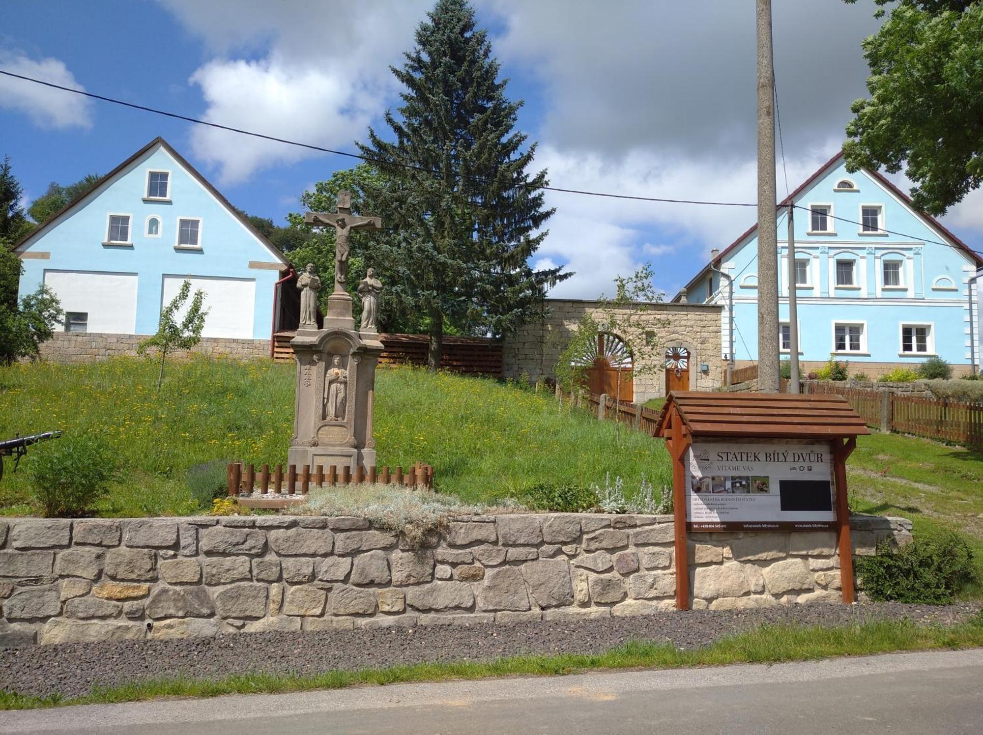 Hotel Statek Bily Dvur - Bely Machov Zewnętrze zdjęcie